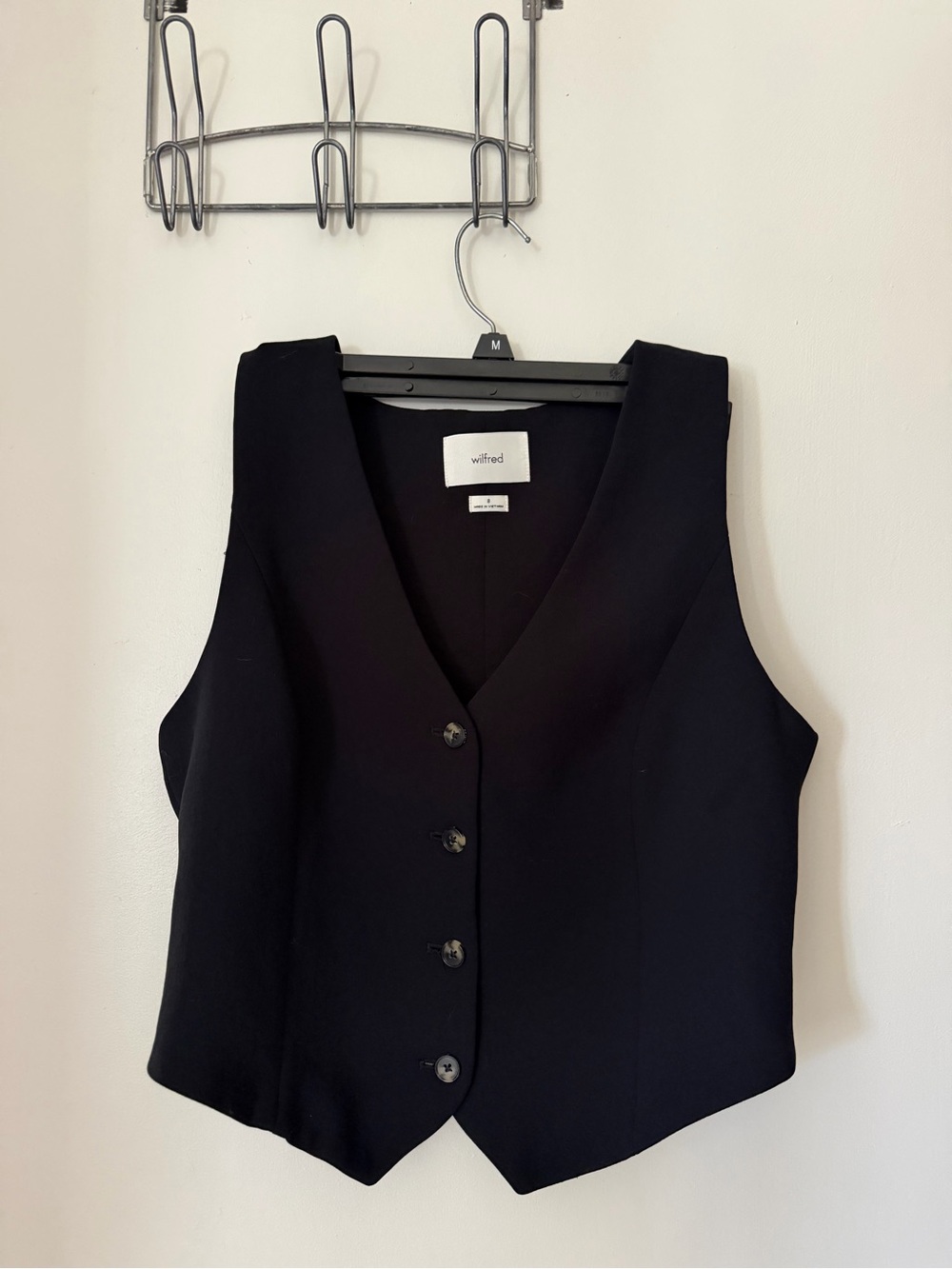 Aritzia Wilfred Black Button-Front V-Neck Vest size 8 Office Business Minimalist